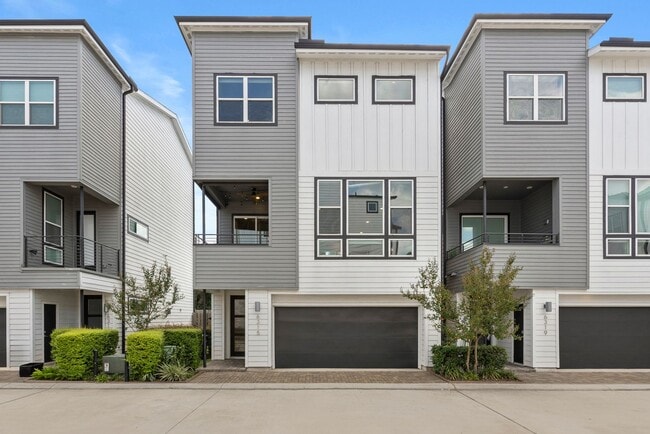 Modern Three-Story Home in Timbergrove Yards - Modern Three-Story Home in Timbergrove Yards
