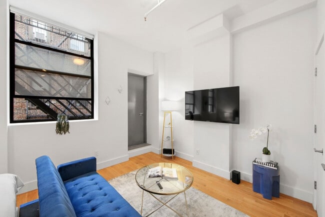 Building Photo - 517 W 45th St