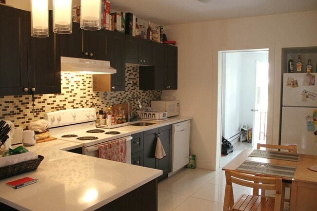 Building Photo - 4831 Rue Saint-Urbain