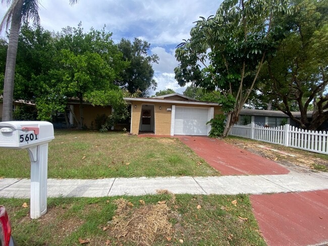 Building Photo - 5601 Elkhorn Blvd
