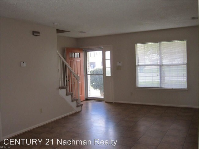 Building Photo - 3 br, 2.5 bath House - 305 King Court