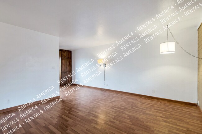 Foto del edificio - 55 N Cherry Ave