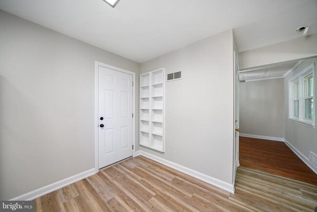 Foto del edificio - 214 Maryland Ave