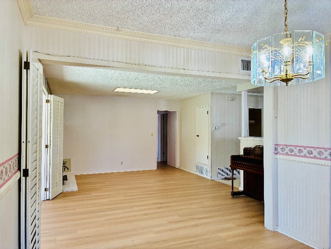 Foto del edificio - 5804 Los Pacos St