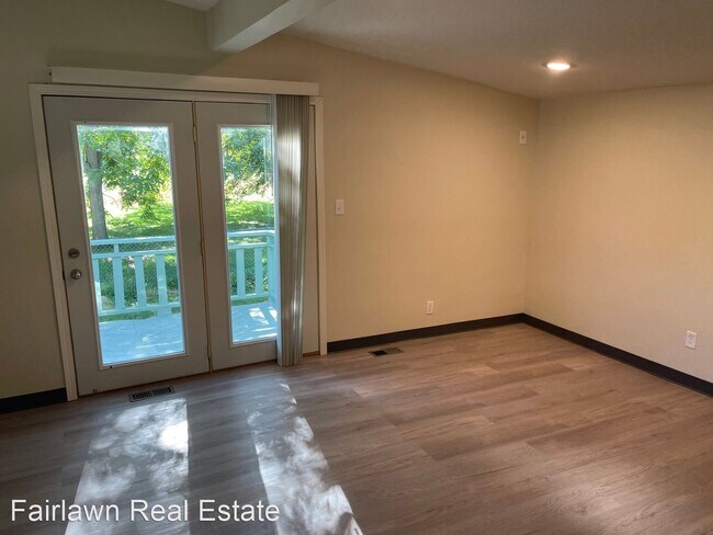 Building Photo - 1 br, 1 bath House - 105 1/2 E. Hill St.