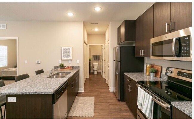 Building Photo - Brighton Crossing Apartments 1st Floor Large Apartment Available