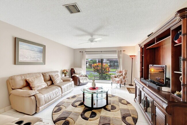 Foto del edificio - 4660 Greentree Pl