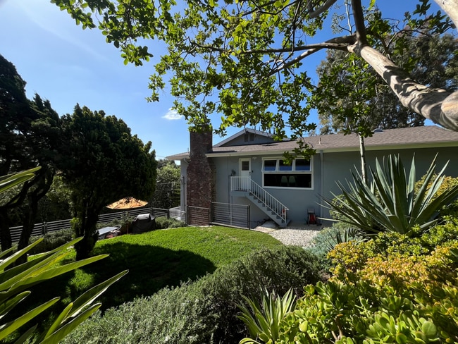 Building Photo - 420 Tamarac Drive