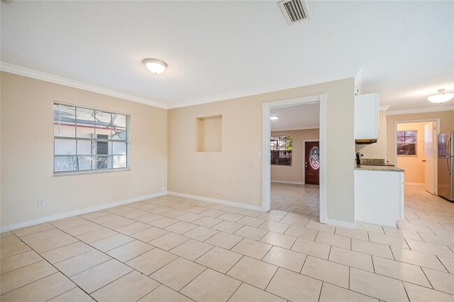 Building Photo - 908 Van Lieu St