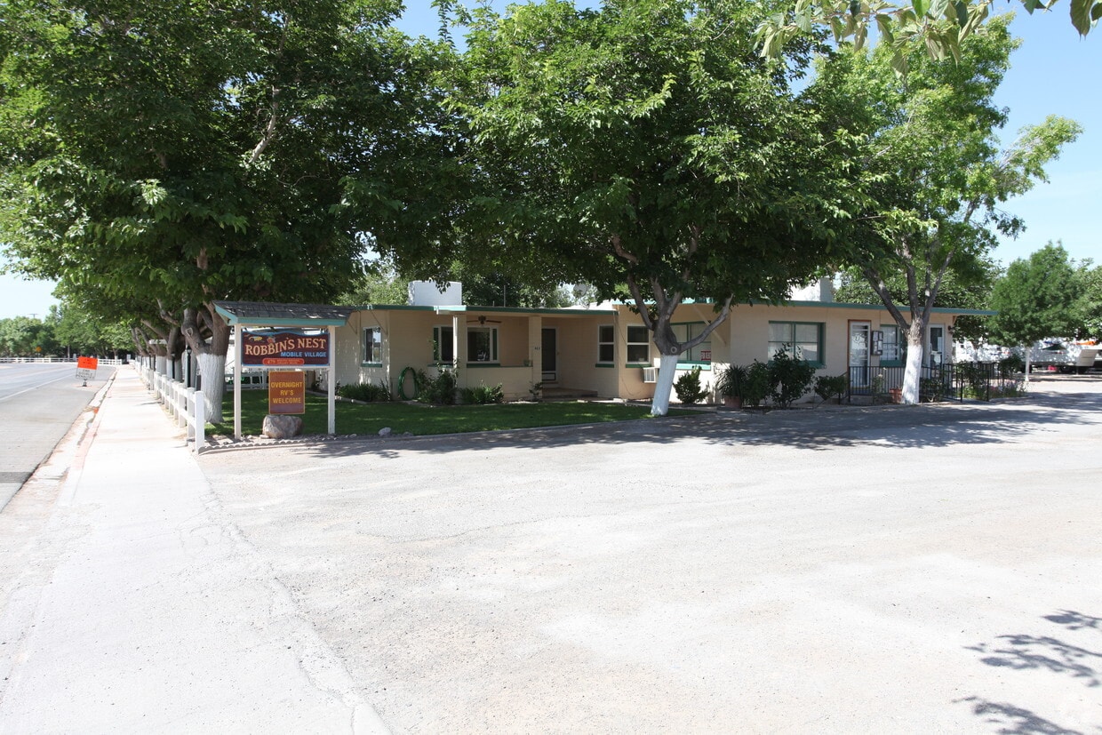 Robbin's Nest Mhc Apartments in Overton, NV