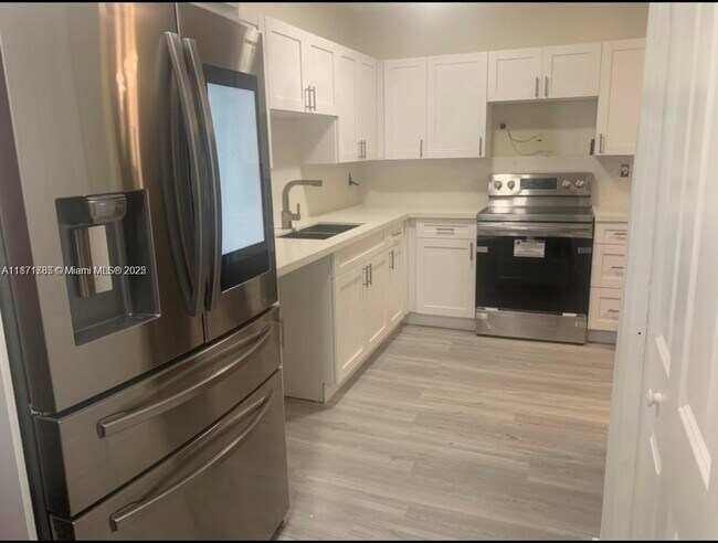 Foto del edificio - 6765 SW 17th St