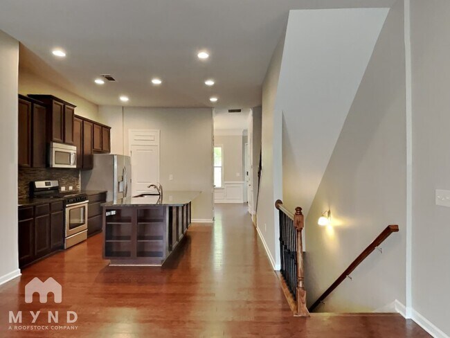 Building Photo - 2643 Portbury Place Northeast