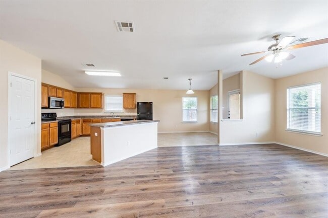 Building Photo - 218 Mossy Rock Dr