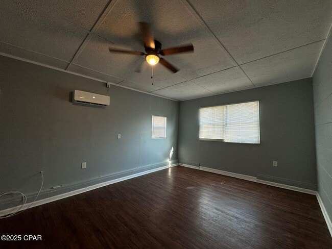 Foto del edificio - 5117 Douglas St