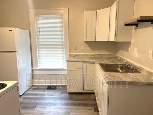 Foto del edificio - 114 N Garland Ave