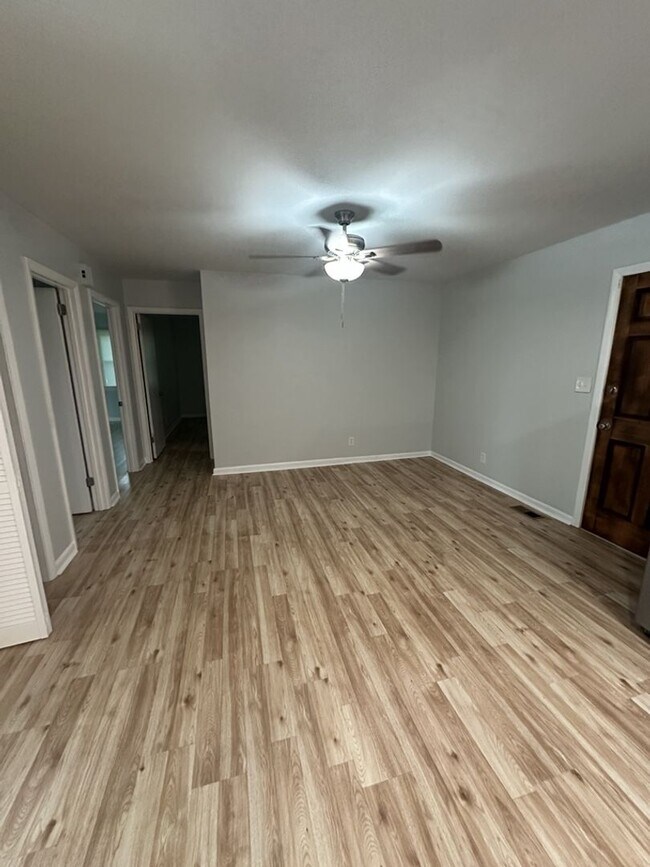 Building Photo - Comfortable Chattanooga Living at Clift View Drive