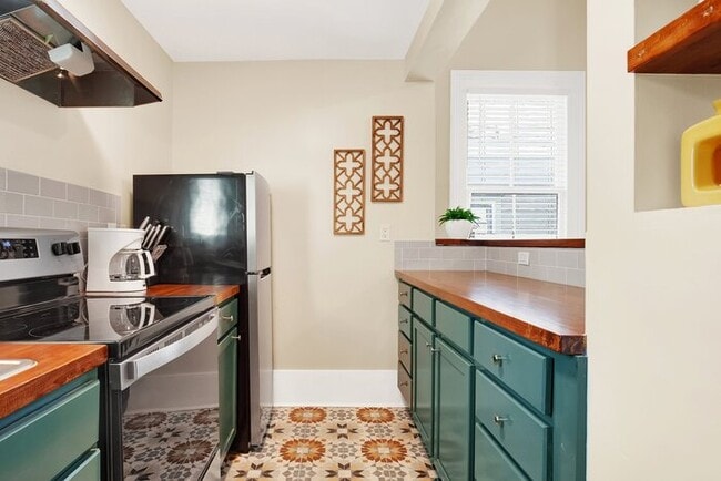 Building Photo - West Park Suites Unit B