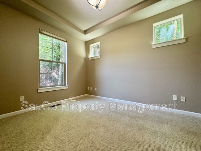 Building Photo - 7182 NE Rockridge Pl