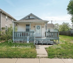 Building Photo - 526 NE Chandler St