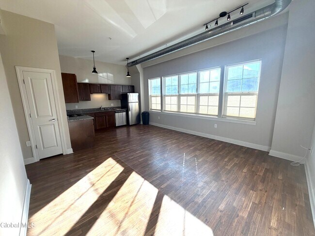 Foto del edificio - 733 Broadway