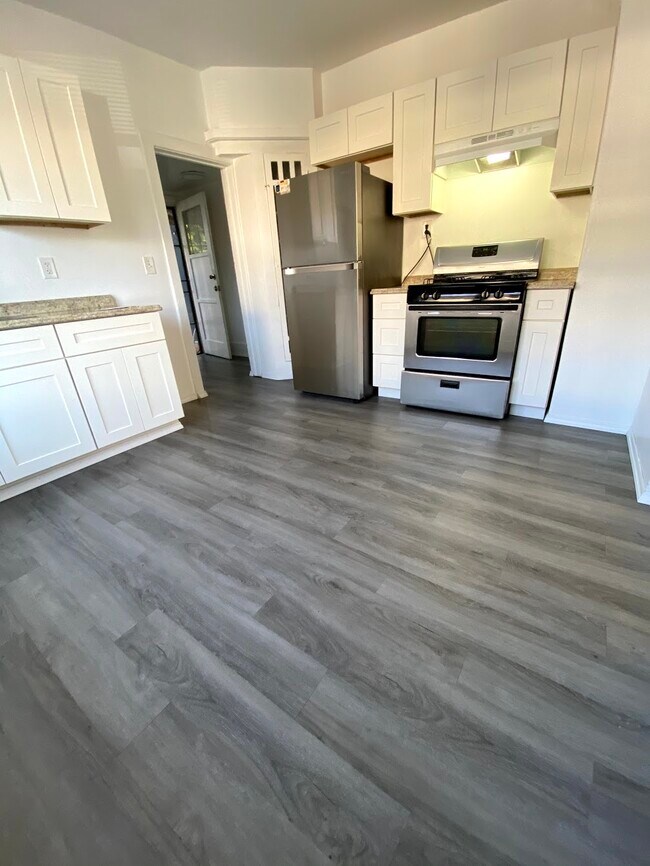 Foto del edificio - 661 E 3rd St