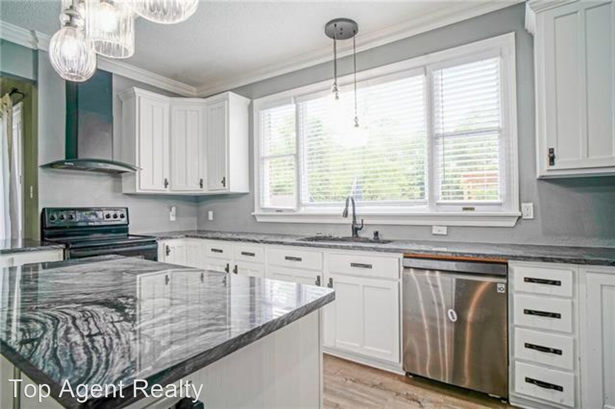 Building Photo - 5 br, 4 bath House - 115 Devereux