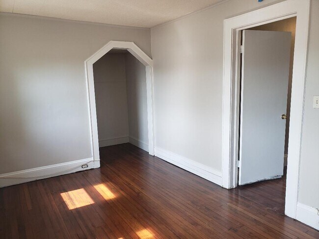 Building Photo - 11 Gilbert Pl