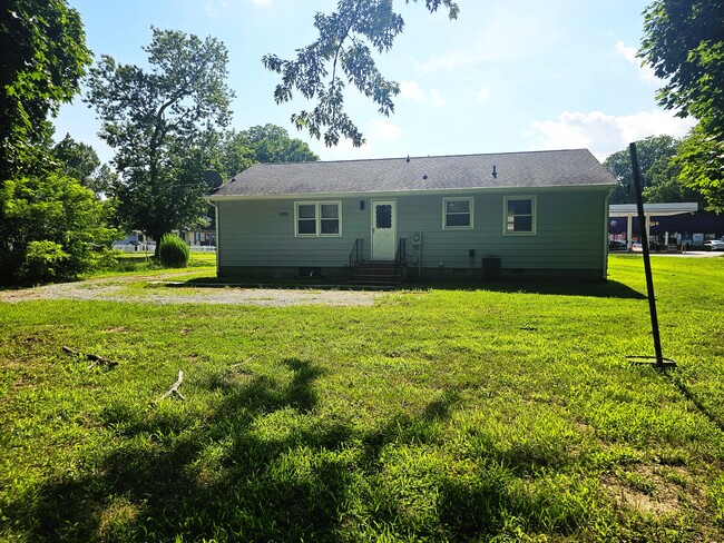 Building Photo - 12011 Somerset Ave