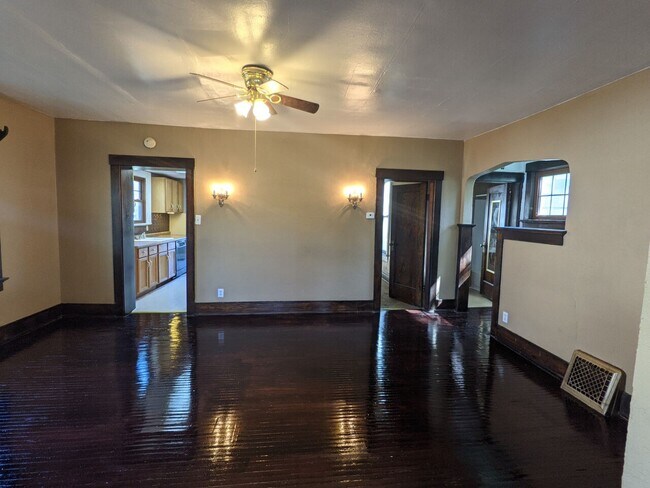 Building Photo - 834 Dewald