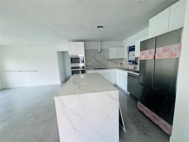 Foto del edificio - 912 NE 2nd Ct