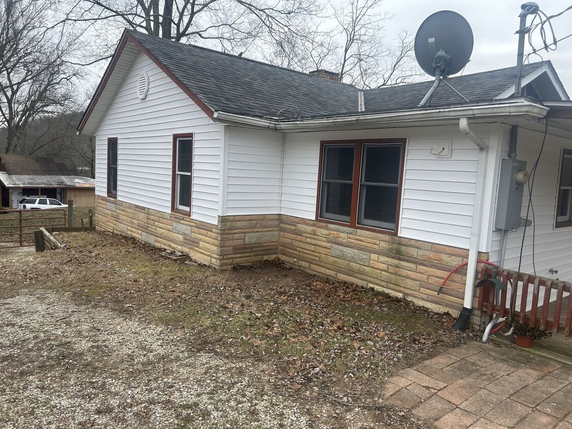 Primary Photo - Adorable Bungalow