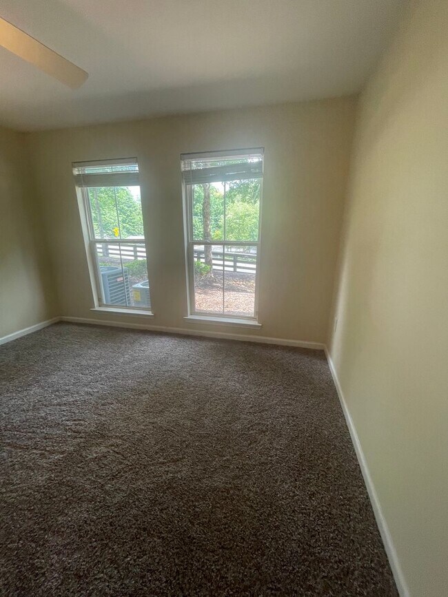 Building Photo - 15-1513 Huneycutt