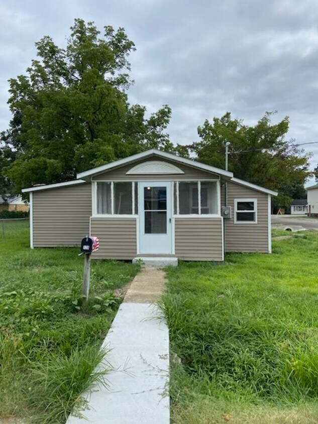 Foto principal - 1 bedroom home for lease in Poplar Bluff