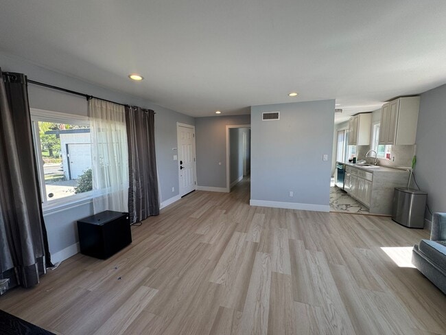 Building Photo - 3 Bedroom - 2 Bathroom