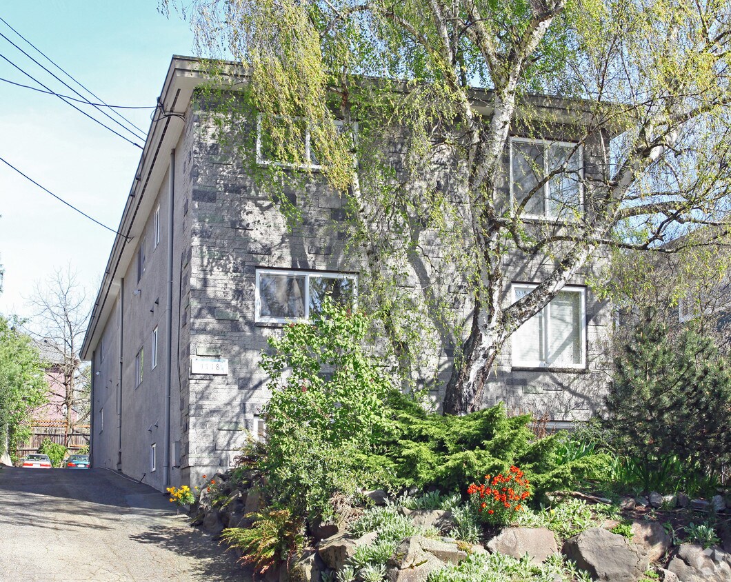 Birch Apartments in Seattle, WA