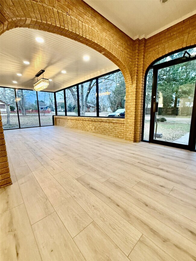 Foto del edificio - 300 Dunnam Ave