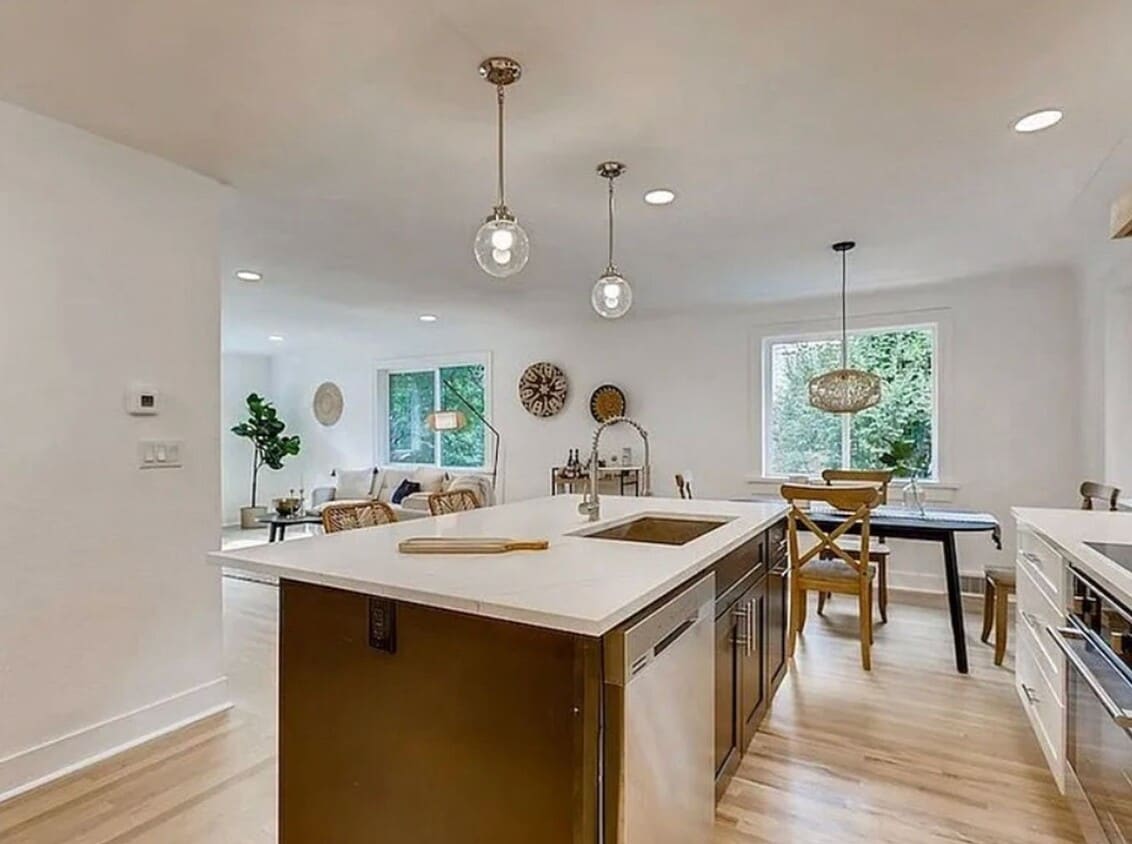 Primary Photo - High end Hilltop 3br/2.5 bath with office,...