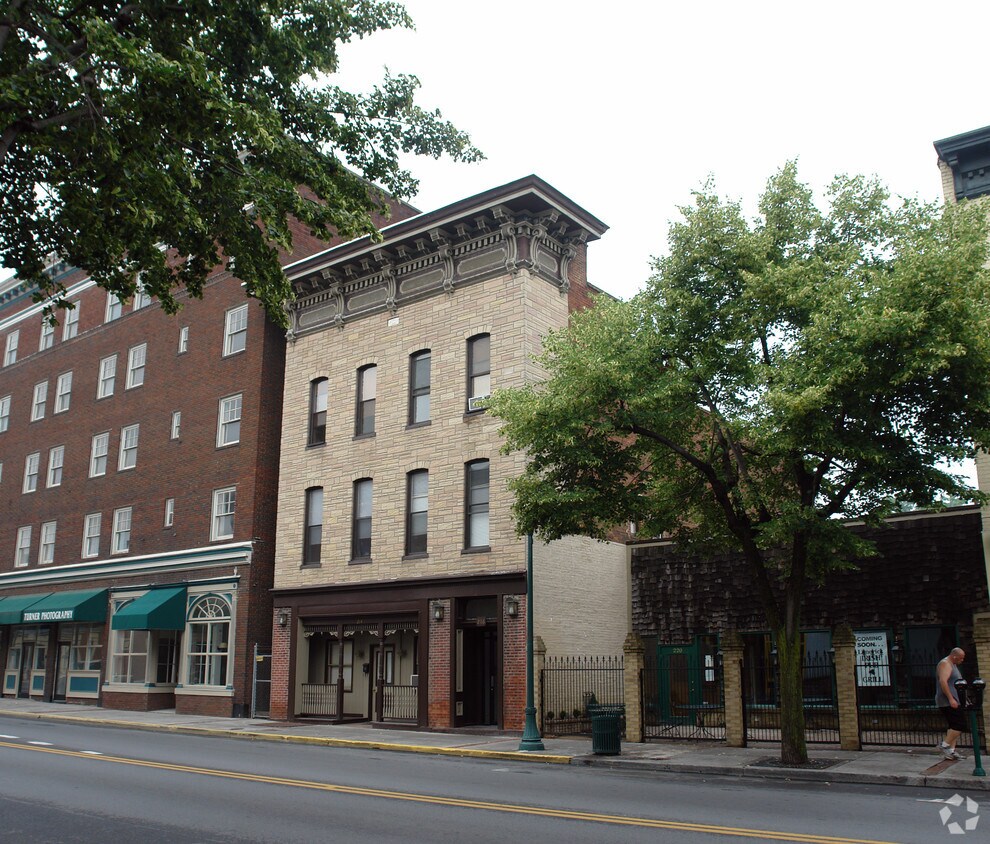 Foto principal - 214-216 N Queen St
