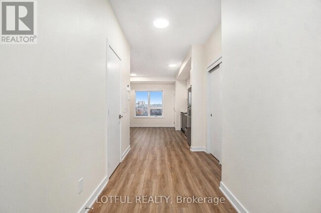 Photo du bâtiment - 630 Churchill Ave N