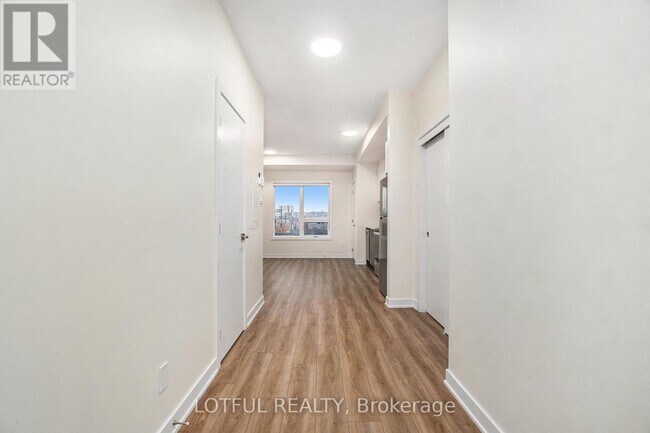 Photo du bâtiment - 630 Churchill Ave