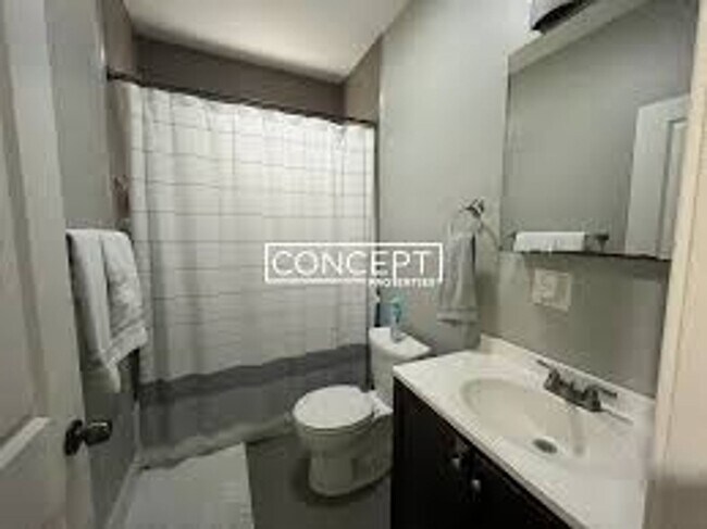 Foto del edificio - No Brokers Fes, Steps from Orange Line Stop, Eat-in Kitchen, Central Heat/AC, Laundry on a Site