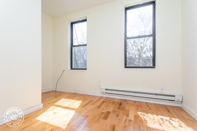 Building Photo - 178 Meserole St