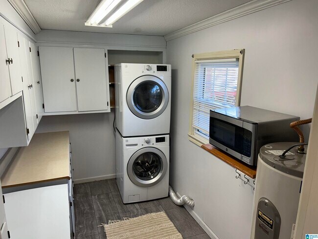 Foto del edificio - 2919 University Blvd E