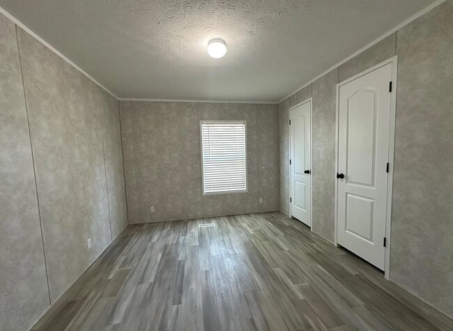 Building Photo - 2510 Sheridan Rd