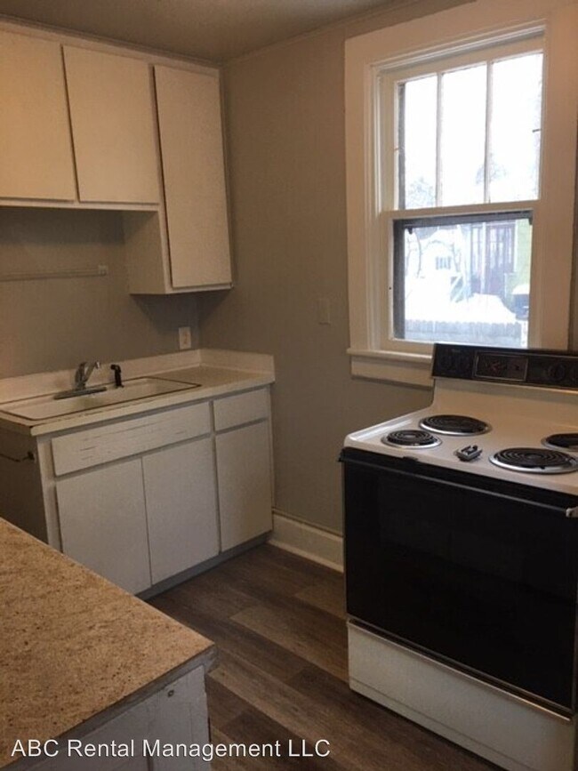 Building Photo - 136 E King St