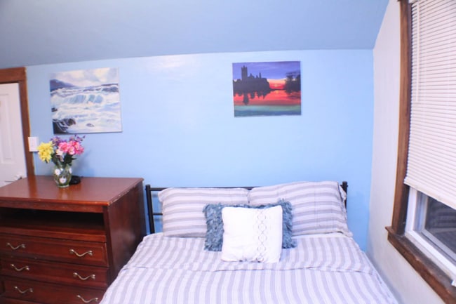 Foto del edificio - 49-51-51 Brownell Ave