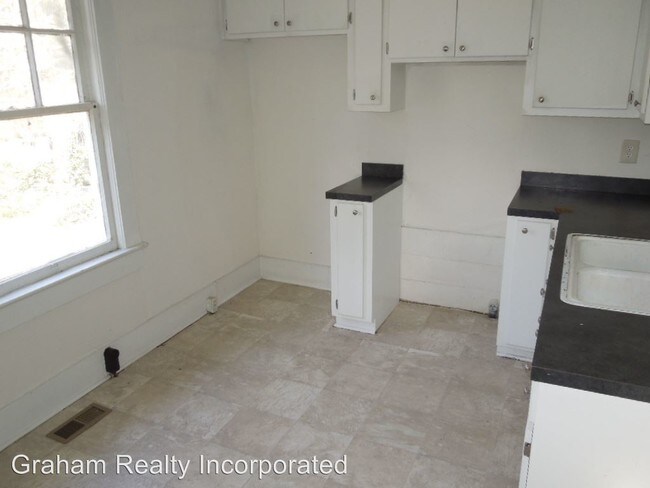 Building Photo - 1505 Highland Ave