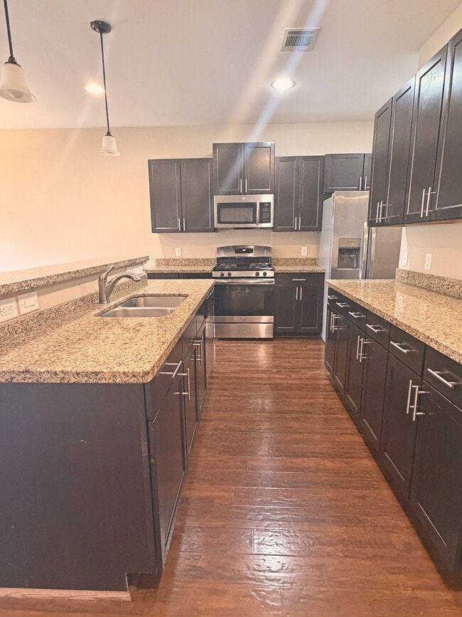Foto del edificio - 17145 Wilthorne Gardens Ct