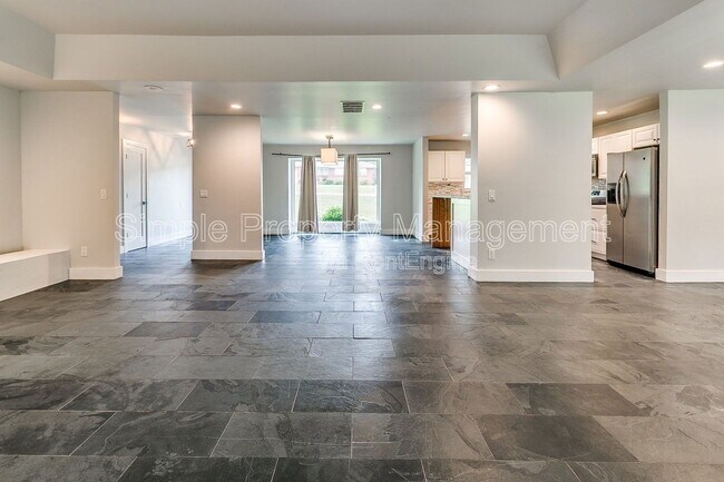 Foto del edificio - 616 E 9th St