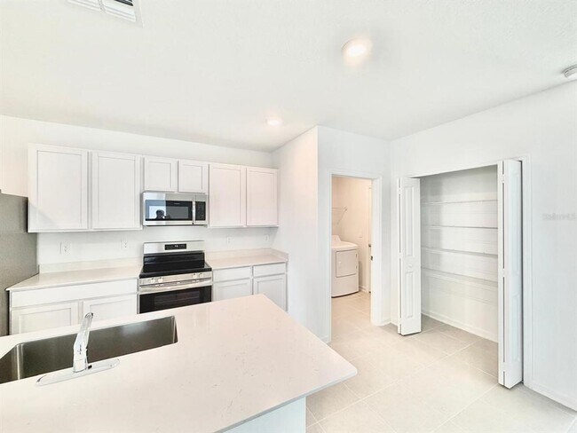 Foto del edificio - 1547 Jessica Blvd